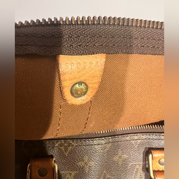 ⭐️ New Year Sale!!! ⭐️Authentic Louis Vuitton Keepall Duffle Bag-Unisex, w/COA - Picture 9 of 9